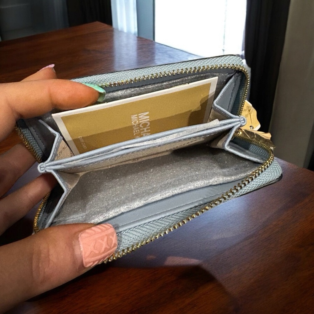 Michael Kors Jet Set Small Signature Logo PALE BLUE - Picture 3 of 3